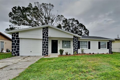 House in Tampa, Florida 3 bedrooms, 96.71 sq.m. № 1434172 - photo 1