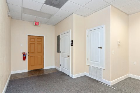 Office in Crestview, Florida 611.2 sq.m. № 560678 - photo 12