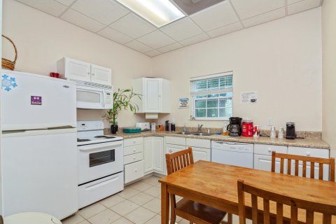 Bureau à louer à Crestview, Floride: 611.2 m2 № 560678 - photo 10