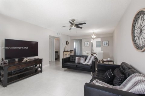 Condominio en venta en Sunny Isles Beach, Florida, 2 dormitorios, 84.08 m2 № 956356 - foto 6
