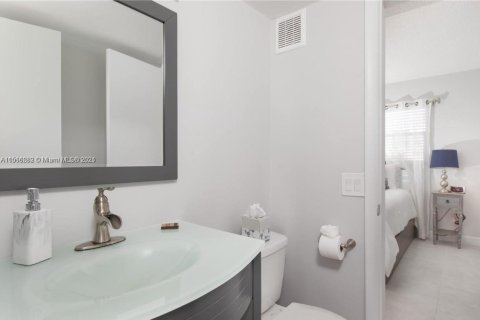 Condominio en venta en Sunny Isles Beach, Florida, 2 dormitorios, 84.08 m2 № 956356 - foto 8