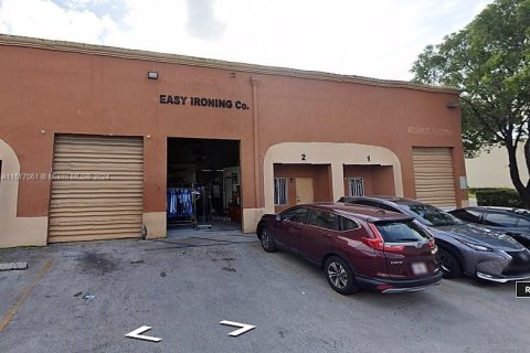 Commercial property in Hialeah, Florida № 956316 - photo 2