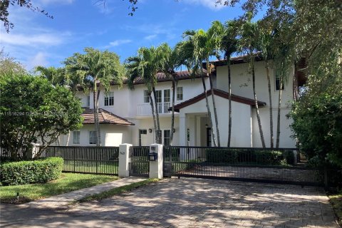 Купить виллу или дом в Майами, Флорида 6 спален, 573.49м2, № 956313 - фото 2