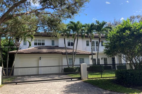 Купить виллу или дом в Майами, Флорида 6 спален, 573.49м2, № 956313 - фото 1