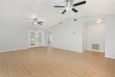 House in Palm Bay, Florida 3 bedrooms, 144.56 sq.m. № 971236 - photo 3