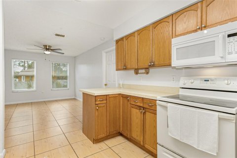 Villa ou maison à vendre à Palm Bay, Floride: 3 chambres, 144.56 m2 № 971236 - photo 2