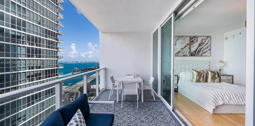 Condominio en Miami, Florida, 1 dormitorio  № 1427541