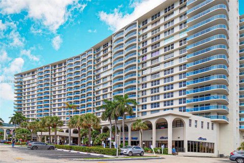 Condo in Hollywood, Florida, 2 bedrooms  № 1150730 - photo 2