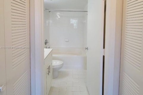 Condo in Miramar, Florida, 2 bedrooms  № 959054 - photo 14