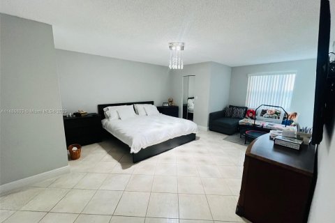 Снять в аренду квартиру в Лодерхилл, Флорида 3 спальни, 163.51м2, № 851636 - фото 17
