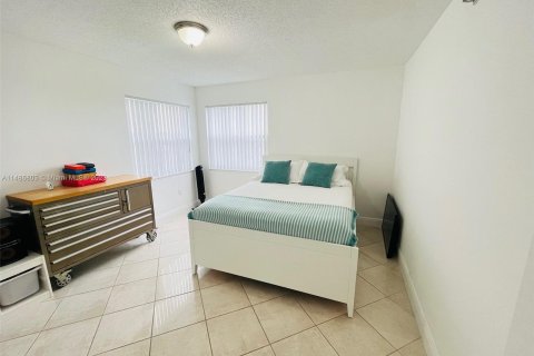 Снять в аренду квартиру в Лодерхилл, Флорида 3 спальни, 163.51м2, № 851636 - фото 24