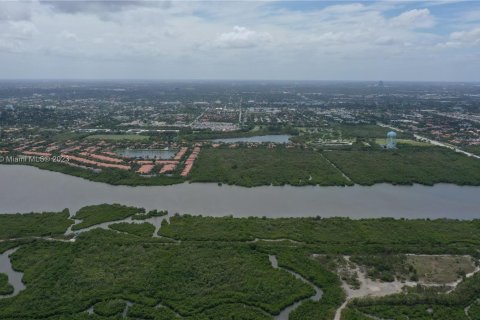 Купить земельный участок в Холливуд, Флорида № 641812 - фото 1