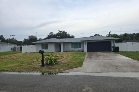 House in St. Lucie, Florida 3 bedrooms, 135.08 sq.m. № 1381991 - photo 1