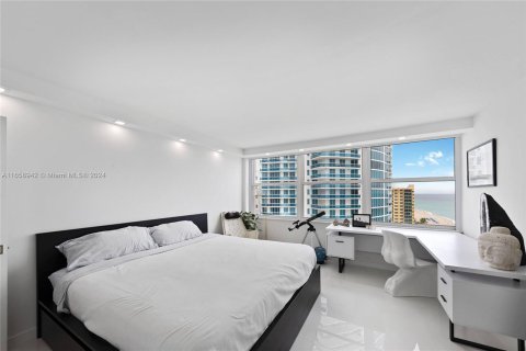 Condo in Hollywood, Florida, 3 bedrooms  № 1372609 - photo 23