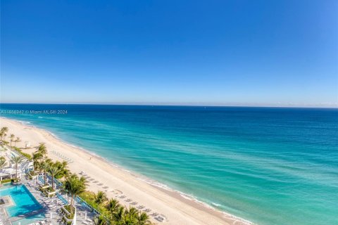 Condominio en venta en Hollywood, Florida, 3 dormitorios, 164.25 m2 № 1372609 - foto 2