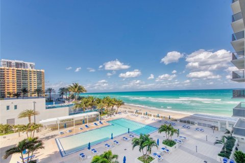 Condominio en venta en Hollywood, Florida, 3 dormitorios, 164.25 m2 № 1372609 - foto 3