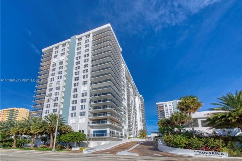 Condominio en venta en Hollywood, Florida, 3 dormitorios, 164.25 m2 № 1372609 - foto 1