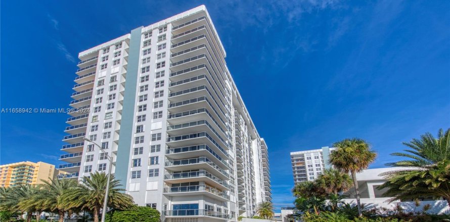 Condo in Hollywood, Florida, 3 bedrooms  № 1372609