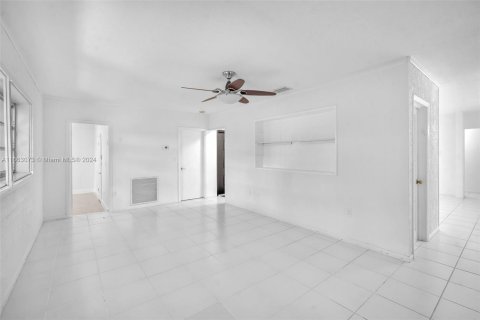 Casa en venta en Hollywood, Florida, 4 dormitorios, 184.32 m2 № 1372582 - foto 13