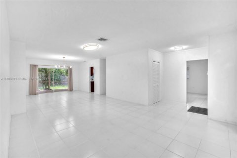 Casa en venta en Hollywood, Florida, 4 dormitorios, 184.32 m2 № 1372582 - foto 5