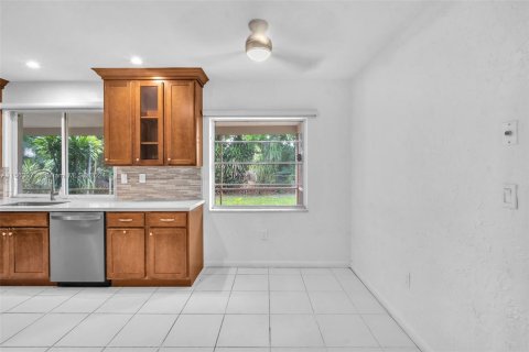 Casa en venta en Hollywood, Florida, 4 dormitorios, 184.32 m2 № 1372582 - foto 19