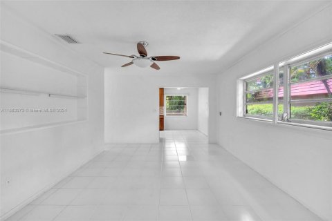 Casa en venta en Hollywood, Florida, 4 dormitorios, 184.32 m2 № 1372582 - foto 12