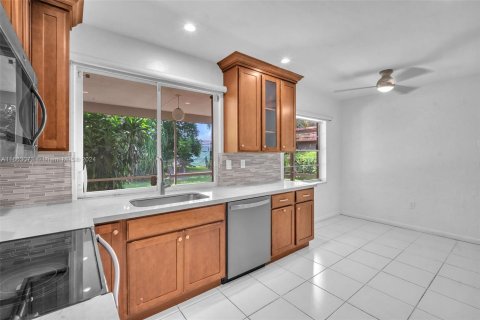 Casa en venta en Hollywood, Florida, 4 dormitorios, 184.32 m2 № 1372582 - foto 17