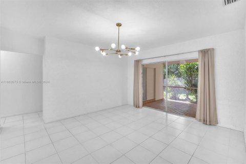 Casa en venta en Hollywood, Florida, 4 dormitorios, 184.32 m2 № 1372582 - foto 9