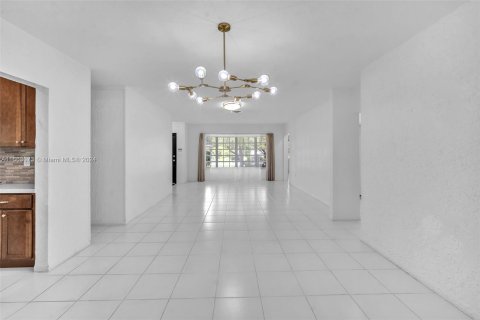 Casa en venta en Hollywood, Florida, 4 dormitorios, 184.32 m2 № 1372582 - foto 10