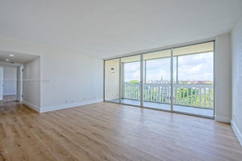 Copropriété à vendre à Lauderhill, Floride: 2 chambres, 106.65 m2 № 1372656 - photo 4