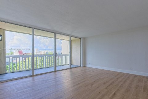 Copropriété à vendre à Lauderhill, Floride: 2 chambres, 106.65 m2 № 1372656 - photo 5