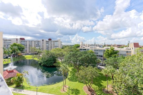 Copropriété à vendre à Lauderhill, Floride: 2 chambres, 106.65 m2 № 1372656 - photo 19