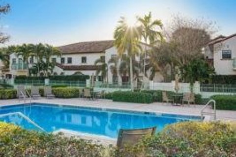 Villa ou maison à louer à Fort Lauderdale, Floride: 4 chambres, 260.13 m2 № 665407 - photo 11