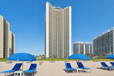 Condominio en venta en Riviera Beach, Florida, 1 dormitorio, 92.9 m2 № 629067 - foto 14