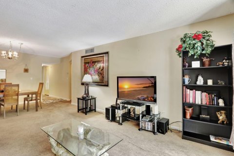 Condo in Lauderdale Lakes, Florida, 2 bedrooms  № 1188539 - photo 23