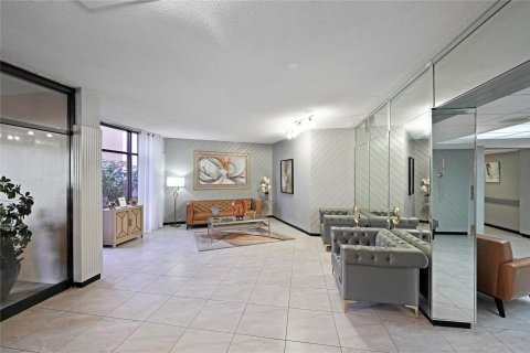 Copropriété à vendre à Pembroke Pines, Floride: 2 chambres, 102.19 m2 № 1188540 - photo 14