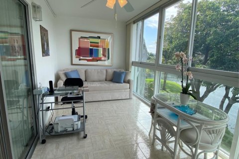 Condo in Deerfield Beach, Florida, 1 bedroom  № 952068 - photo 19