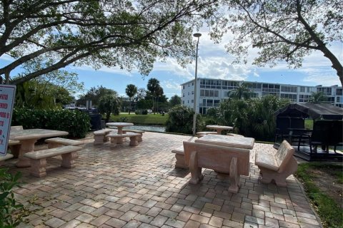 Condo in Deerfield Beach, Florida, 1 bedroom  № 952068 - photo 9