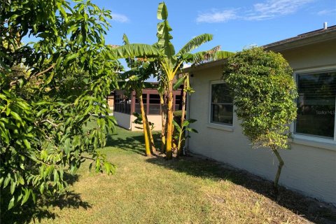 House in Port Richey, Florida 4 bedrooms, 176.33 sq.m. № 1335965 - photo 23