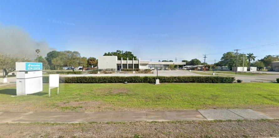 Commercial property in Moore Haven, Florida 410.16 sq.m. № 695217