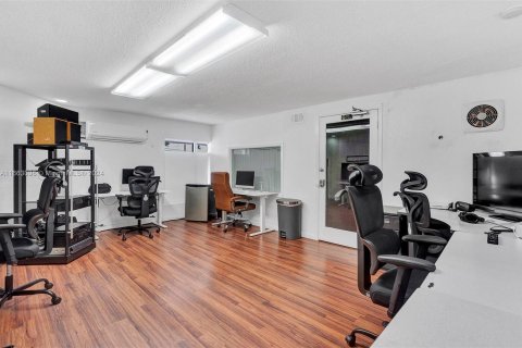 Propiedad comercial en venta en Miami, Florida № 1380063 - foto 14