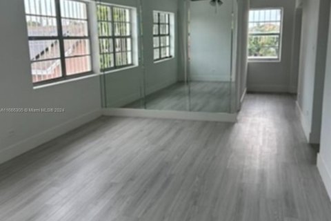 Propiedad comercial en venta en Miami, Florida, 222.87 m2 № 1380060 - foto 21