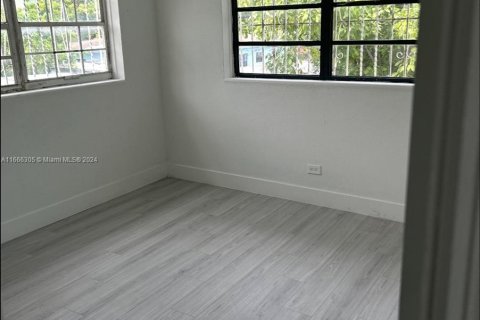 Immobilier commercial à vendre à Miami, Floride: 222.87 m2 № 1380060 - photo 15