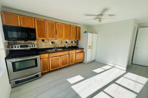 Propiedad comercial en venta en Miami, Florida, 222.87 m2 № 1380060 - foto 7