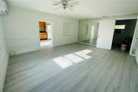 Immobilier commercial à vendre à Miami, Floride: 222.87 m2 № 1380060 - photo 4