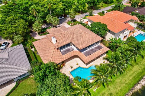 Casa en venta en Hialeah, Florida, 5 dormitorios, 351.08 m2 № 738014 - foto 14