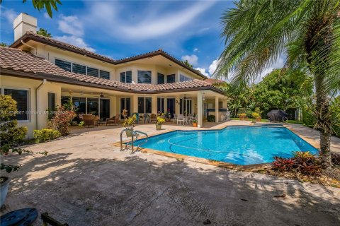 Casa en venta en Hialeah, Florida, 5 dormitorios, 351.08 m2 № 738014 - foto 16