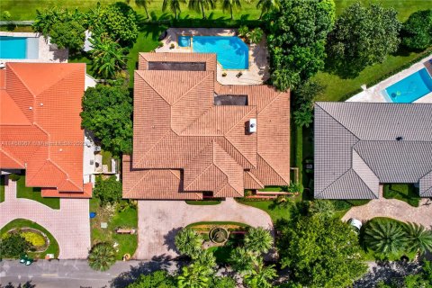 Villa ou maison à vendre à Hialeah, Floride: 5 chambres, 351.08 m2 № 738014 - photo 12