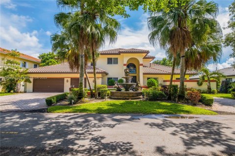 Villa ou maison à vendre à Hialeah, Floride: 5 chambres, 351.08 m2 № 738014 - photo 11