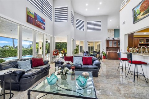Villa ou maison à vendre à Hialeah, Floride: 5 chambres, 351.08 m2 № 738014 - photo 29
